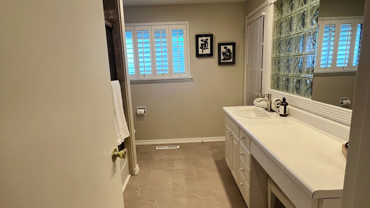 Photo of Bathroom in Parkland