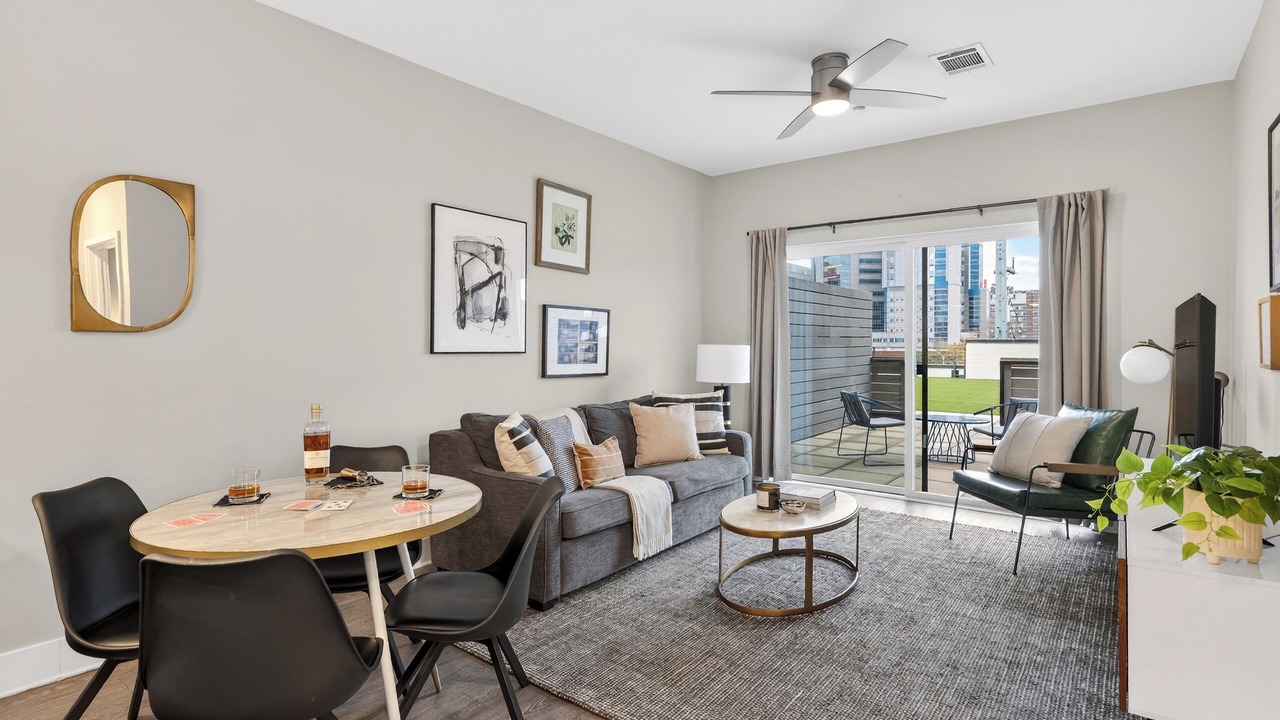 Photo of Livingroom in Hillsboro West End