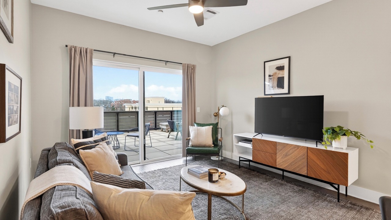 Photo of Livingroom in Hillsboro West End