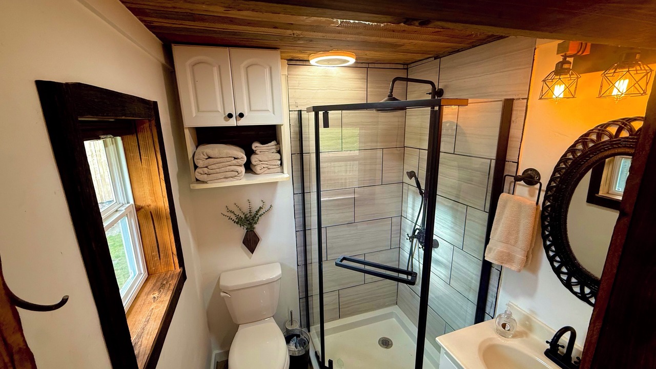 Photo of Bathroom in Redwood