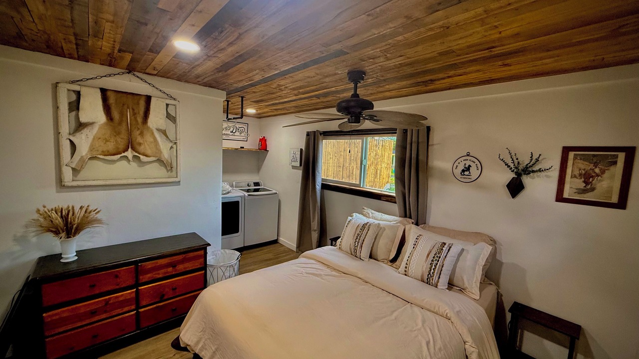 Photo of Bedroom in Redwood