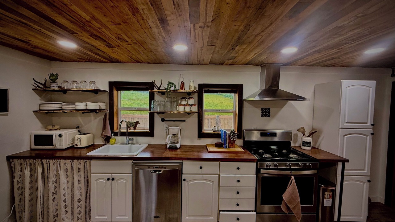 Photo of Kitchen in Redwood