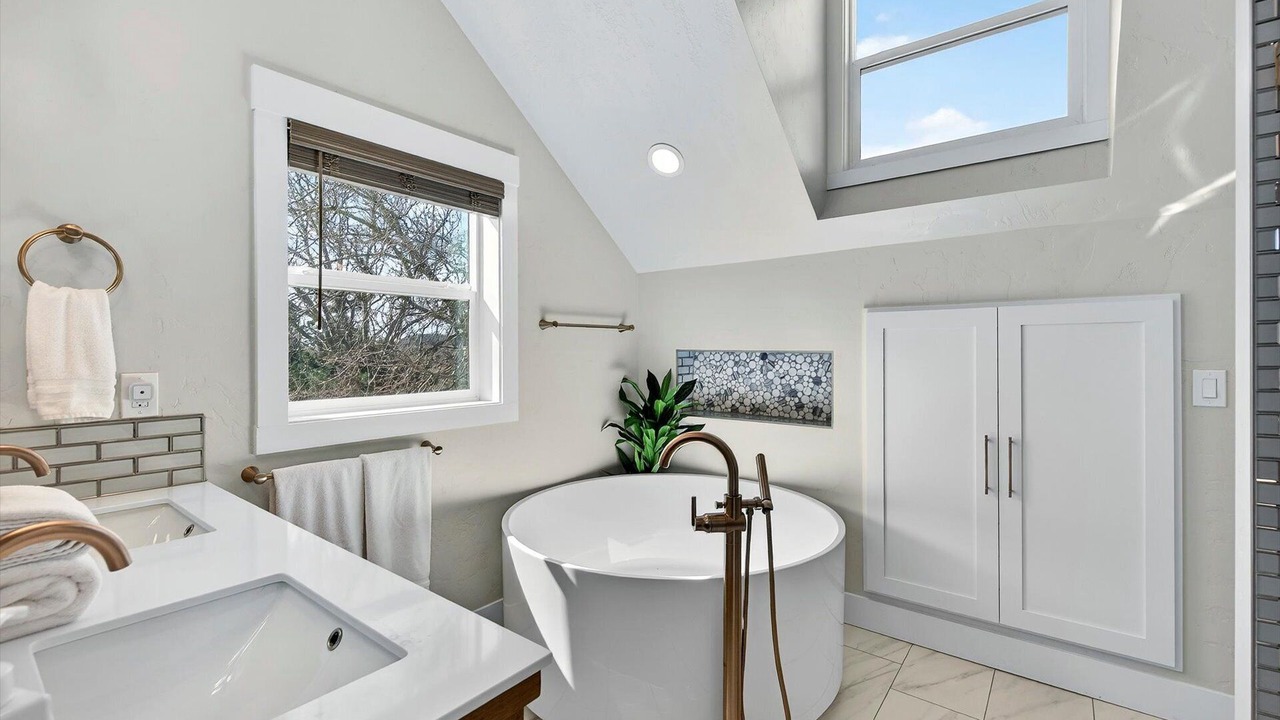Photo of Bathroom in Garden City
