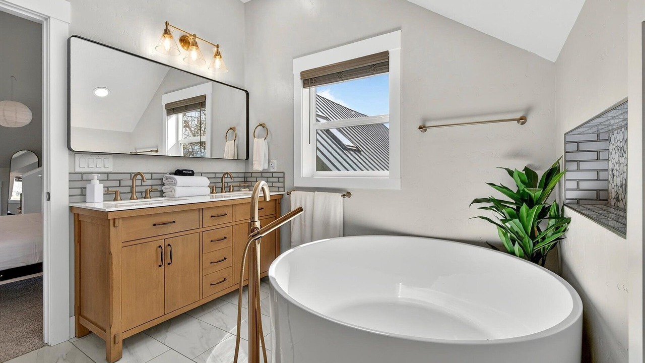 Photo of Bathroom in Garden City