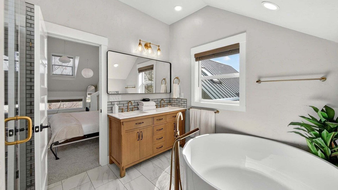 Photo of Bathroom in Garden City