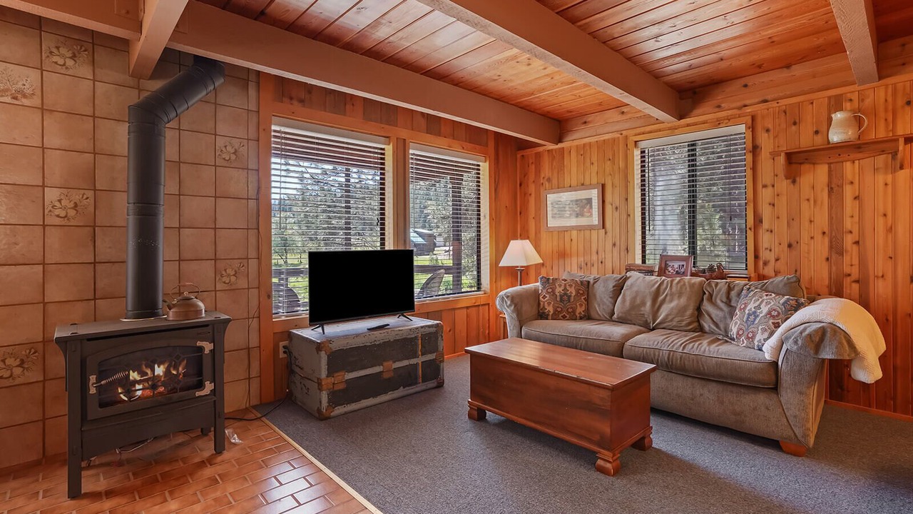 Photo of Livingroom in Garden Valley