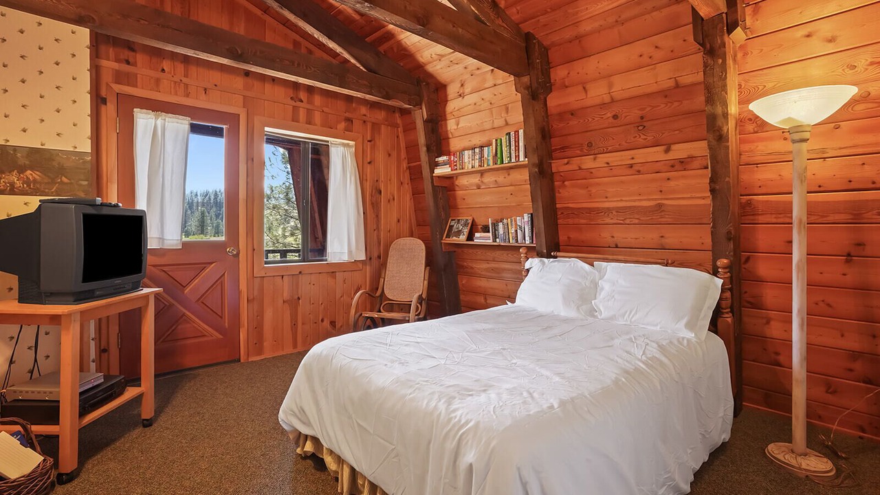 Photo of Bedroom in Garden Valley