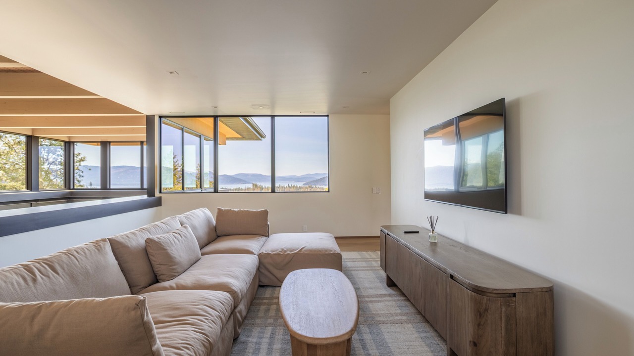 Photo of Livingroom in Sandpoint