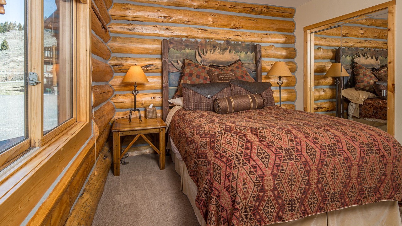 Photo of Bedroom in West Yellowstone