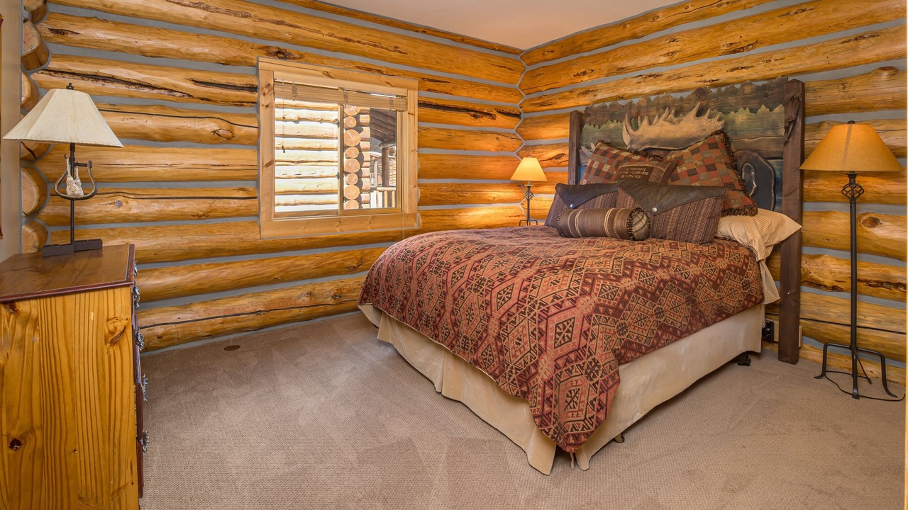 Photo of Bedroom in West Yellowstone