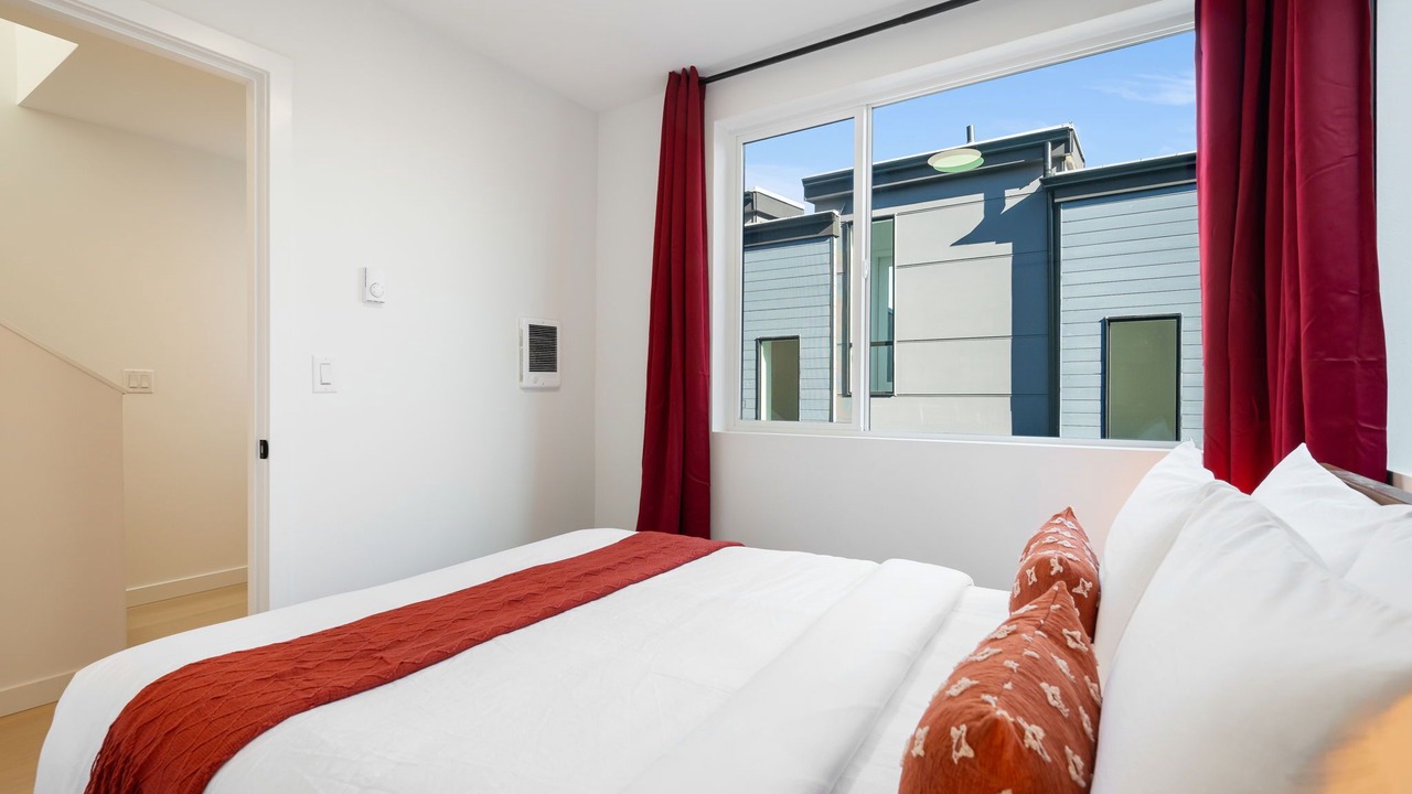 Photo of Bedroom in Minor