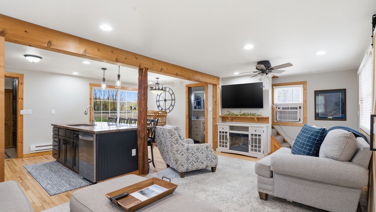 Photo of Livingroom in Cedar Falls