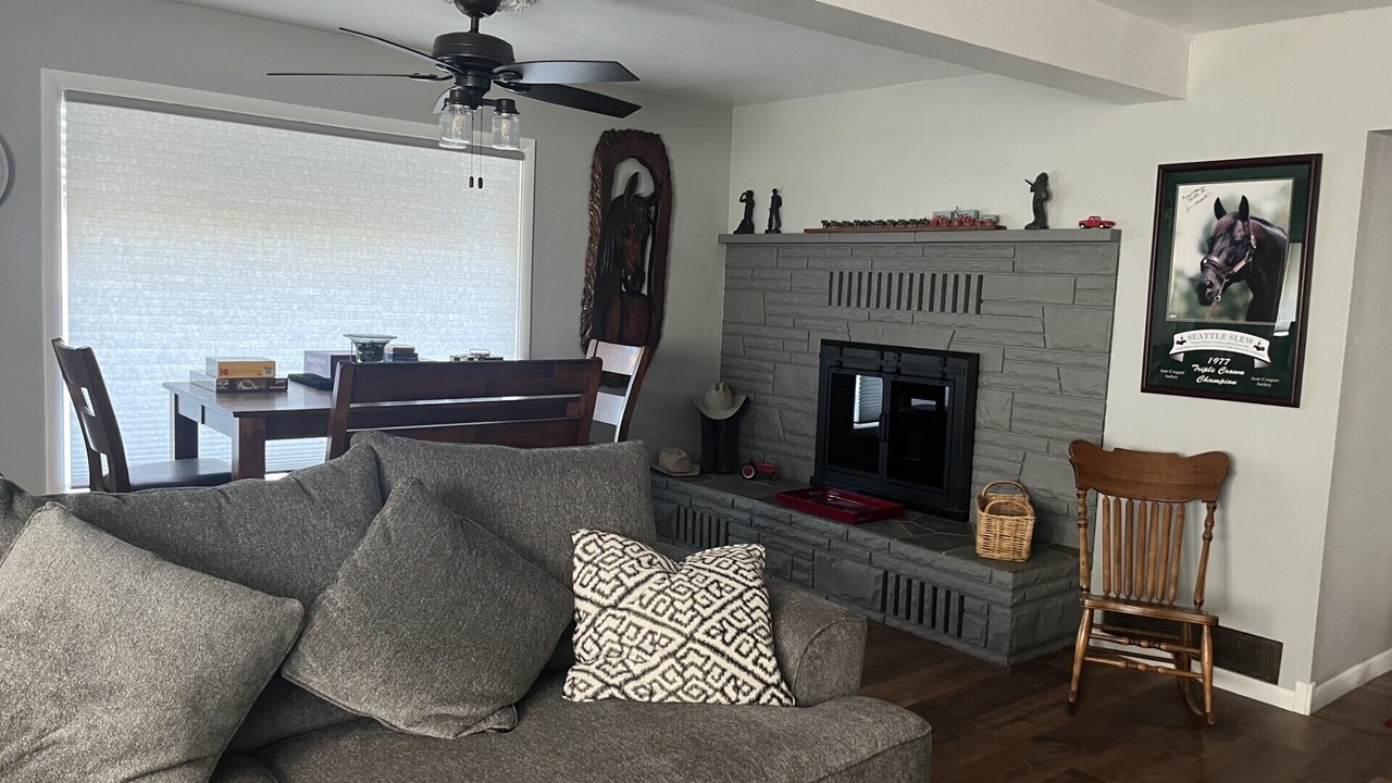 Photo of Livingroom in Tri-Cities