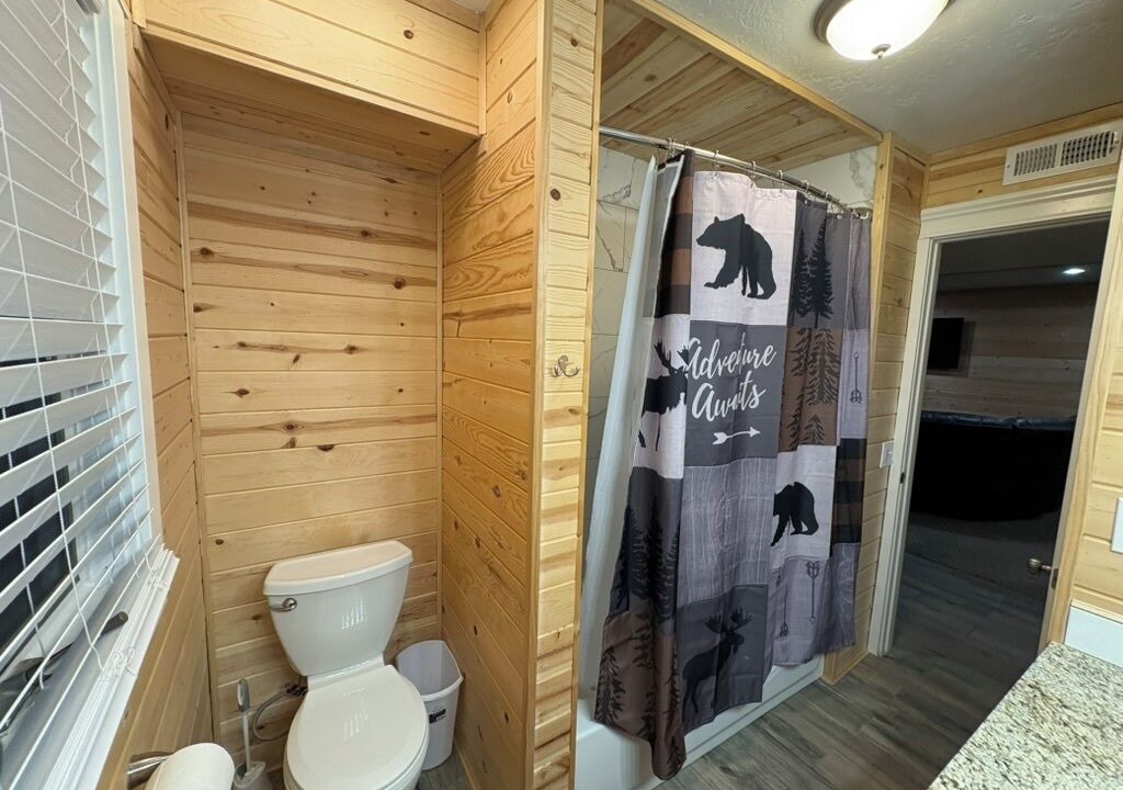 Photo of Bathroom in Island Park