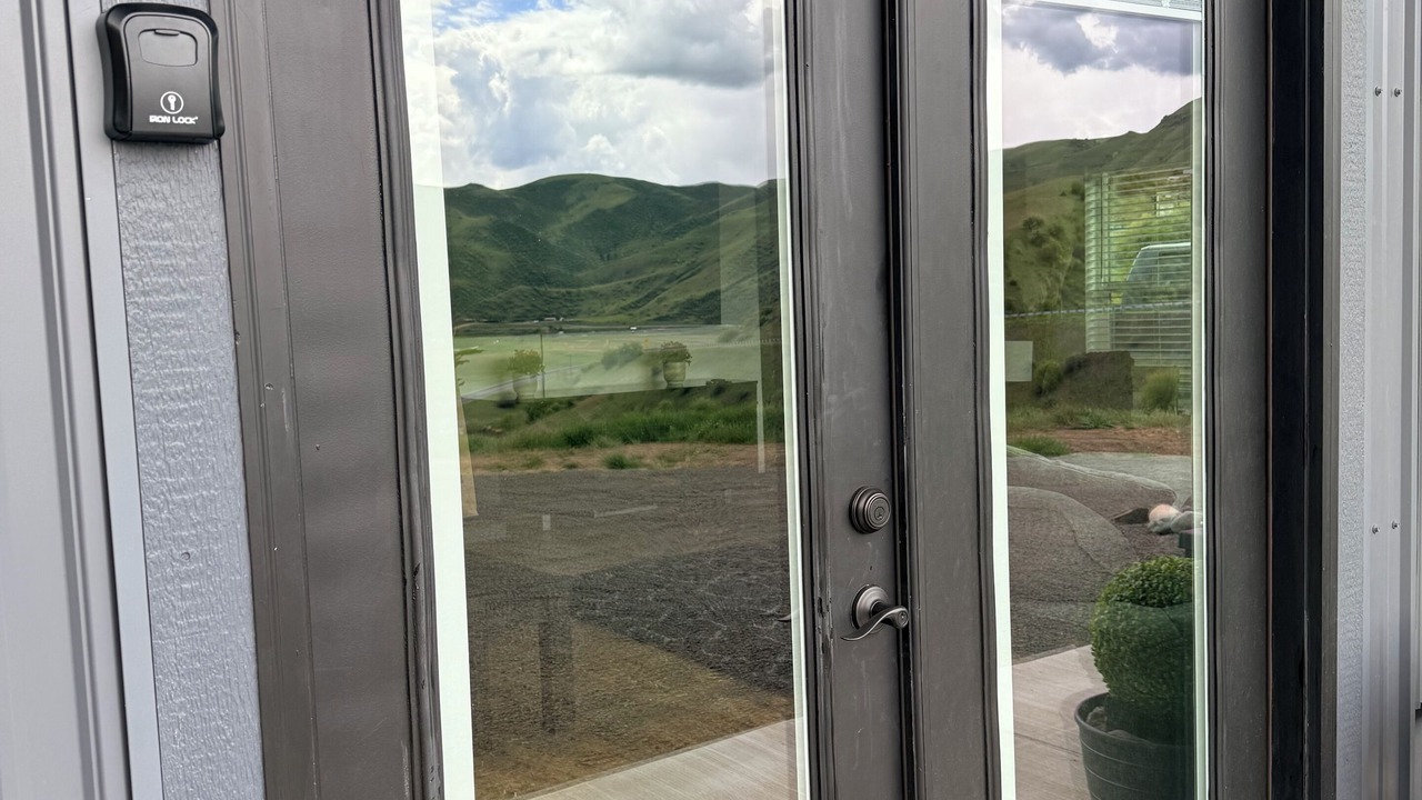 Photo of Outdoor in White Bird