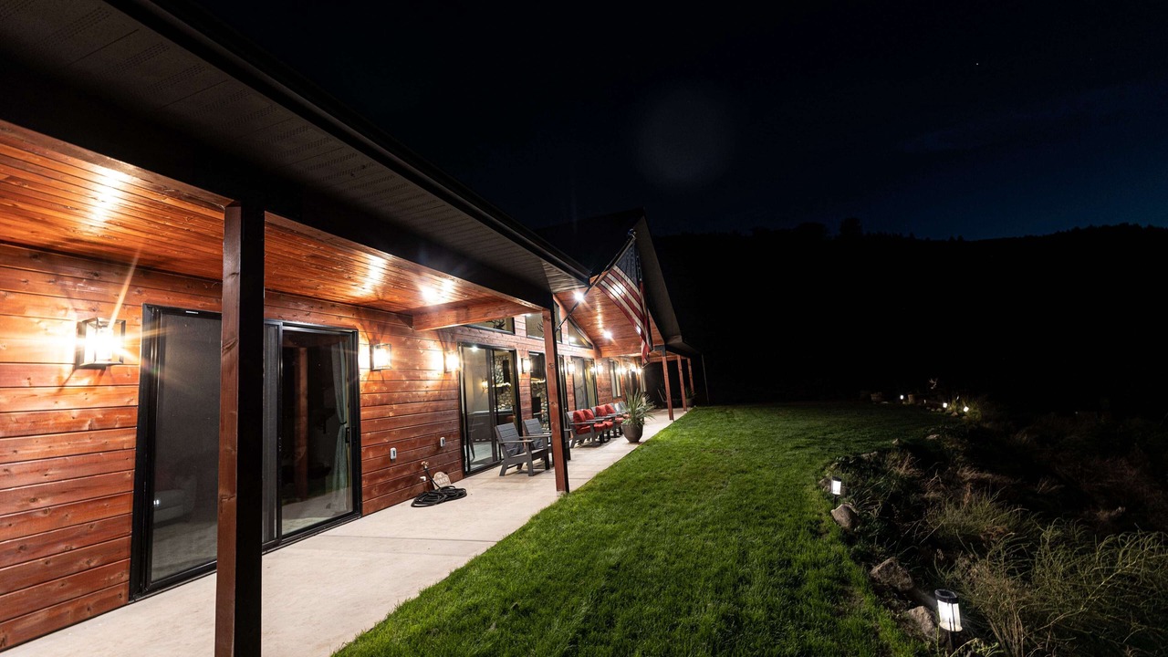 Photo of Outdoor in White Bird