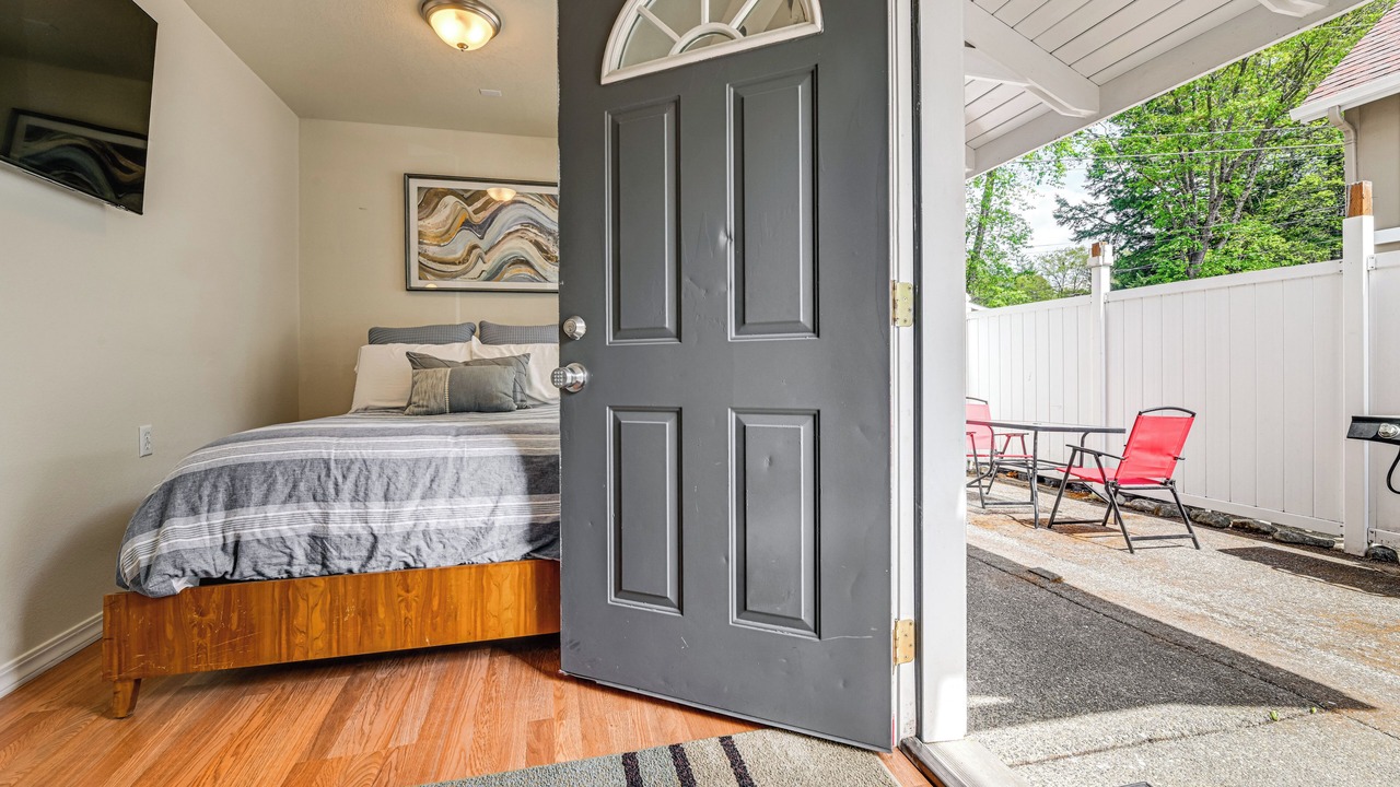 Photo of Bedroom in Cave Junction
