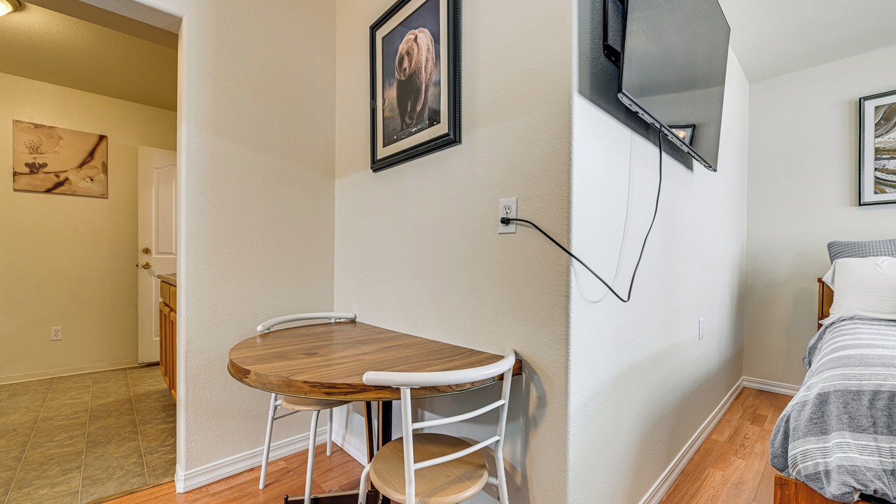 Photo of Bedroom in Cave Junction