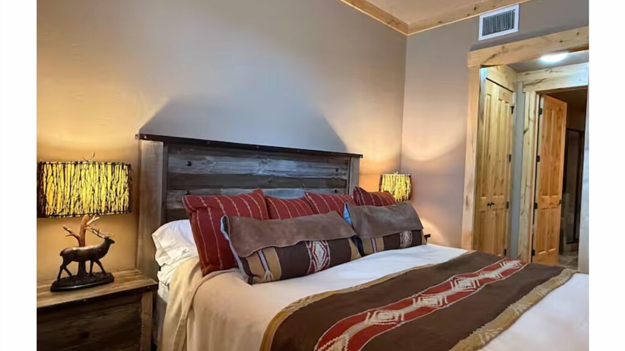 Photo of Bedroom in Victor