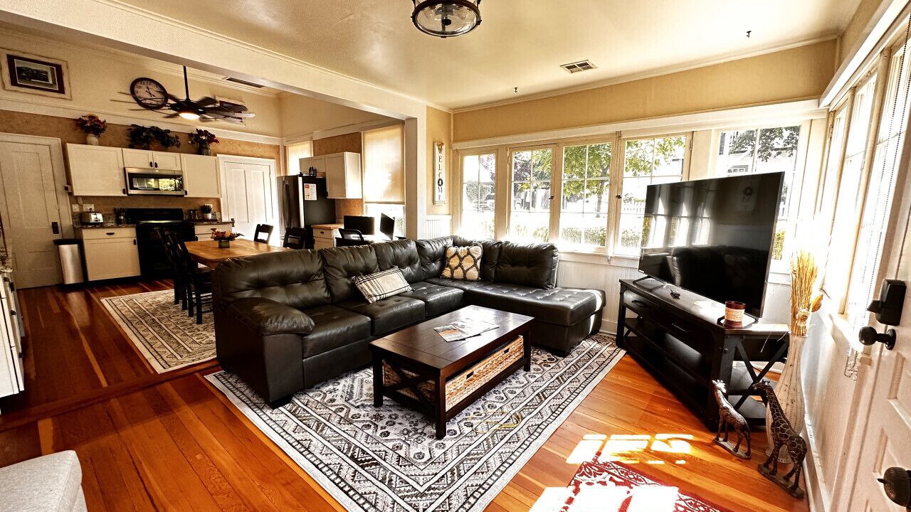 Photo of Livingroom in Jacksonville