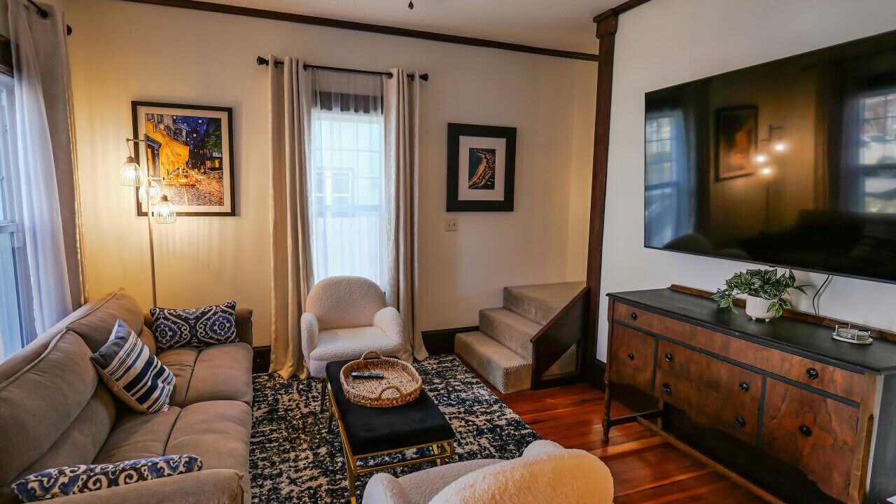 Photo of Livingroom in Garden District