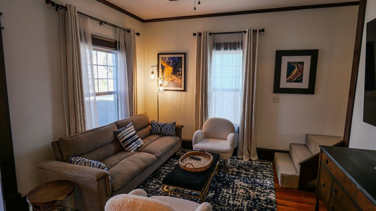 Photo of Livingroom in Garden District