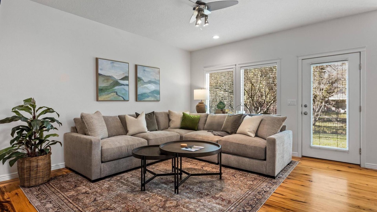 Photo of Livingroom in Eagle