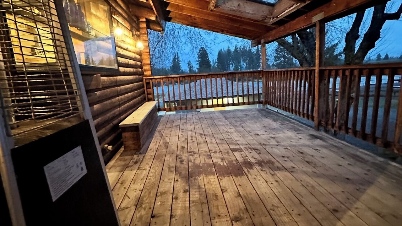 Photo of Patio Balcony in Chiloquin