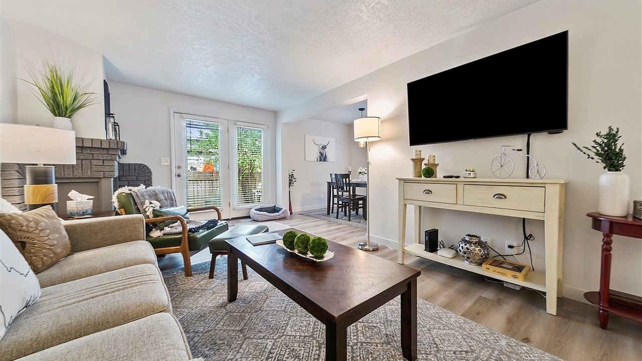 Photo of Livingroom in Depot Bench
