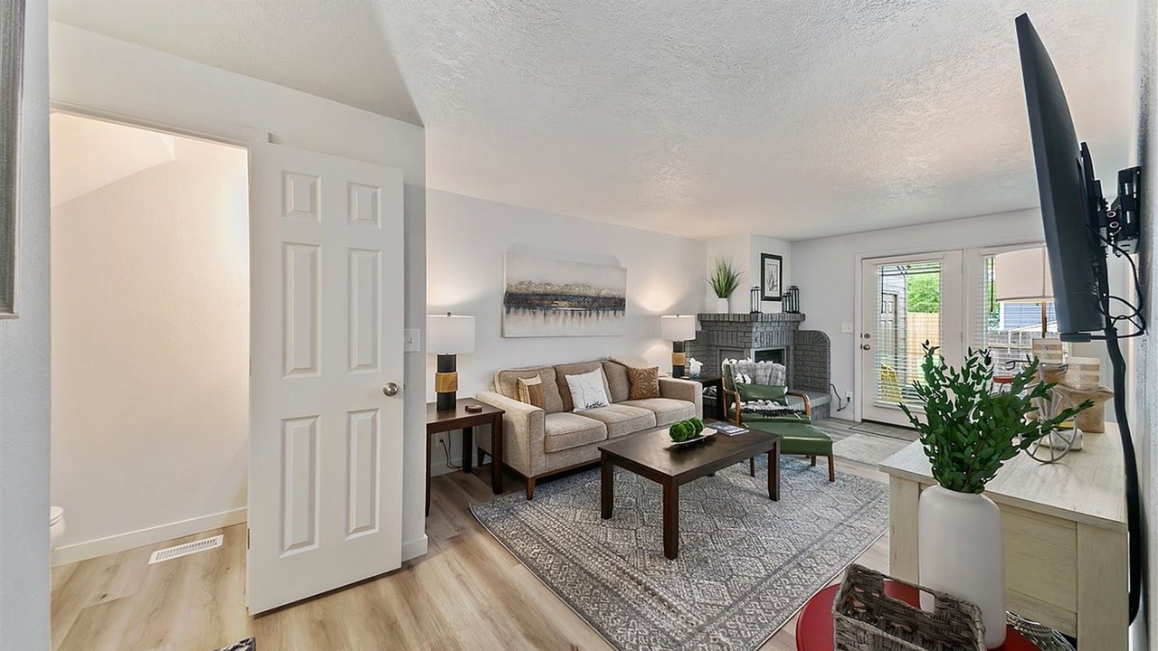 Photo of Livingroom in Depot Bench