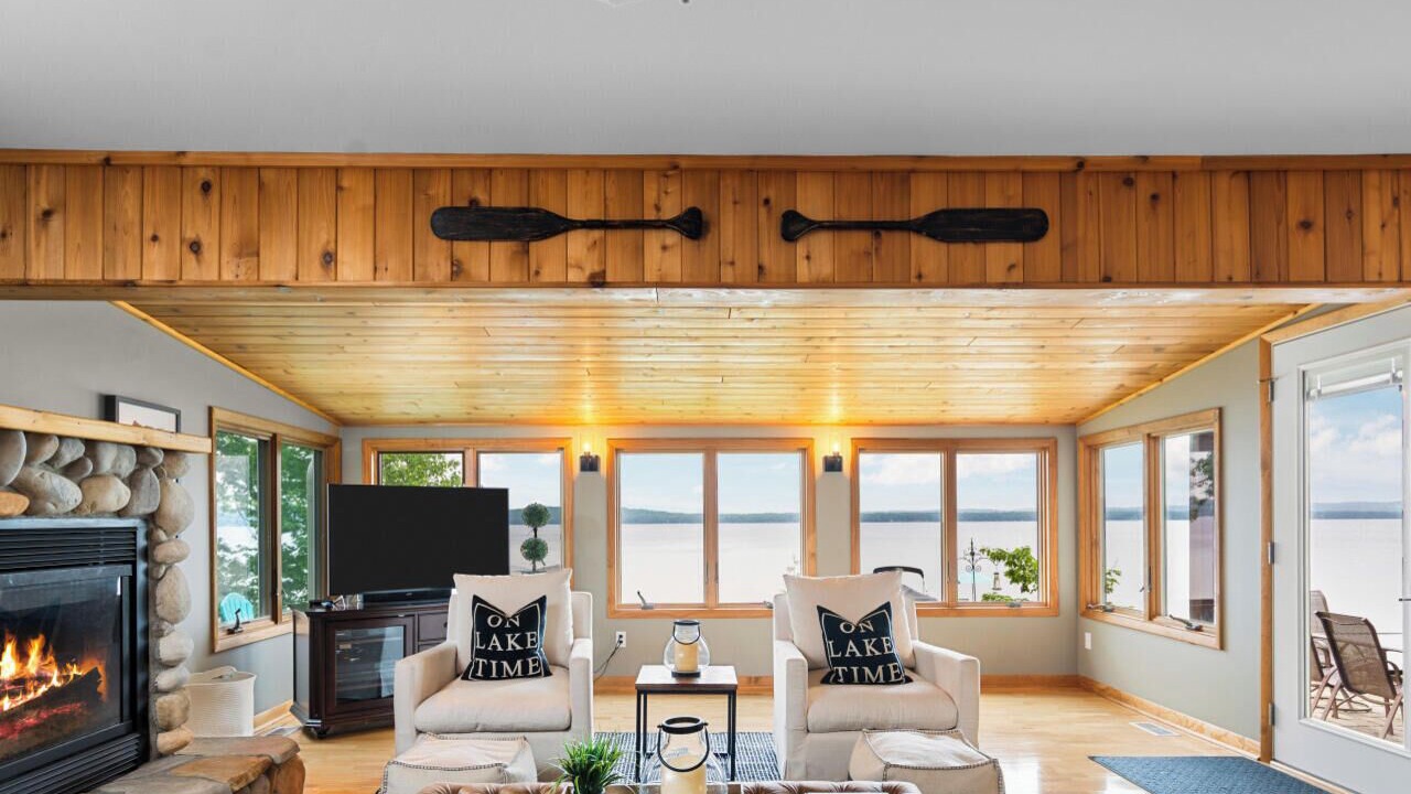 Photo of Livingroom in Lake Township