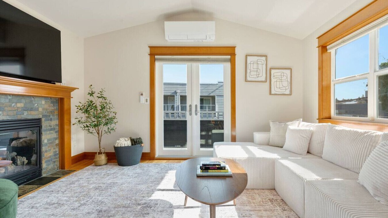 Photo of Livingroom in North Admiral