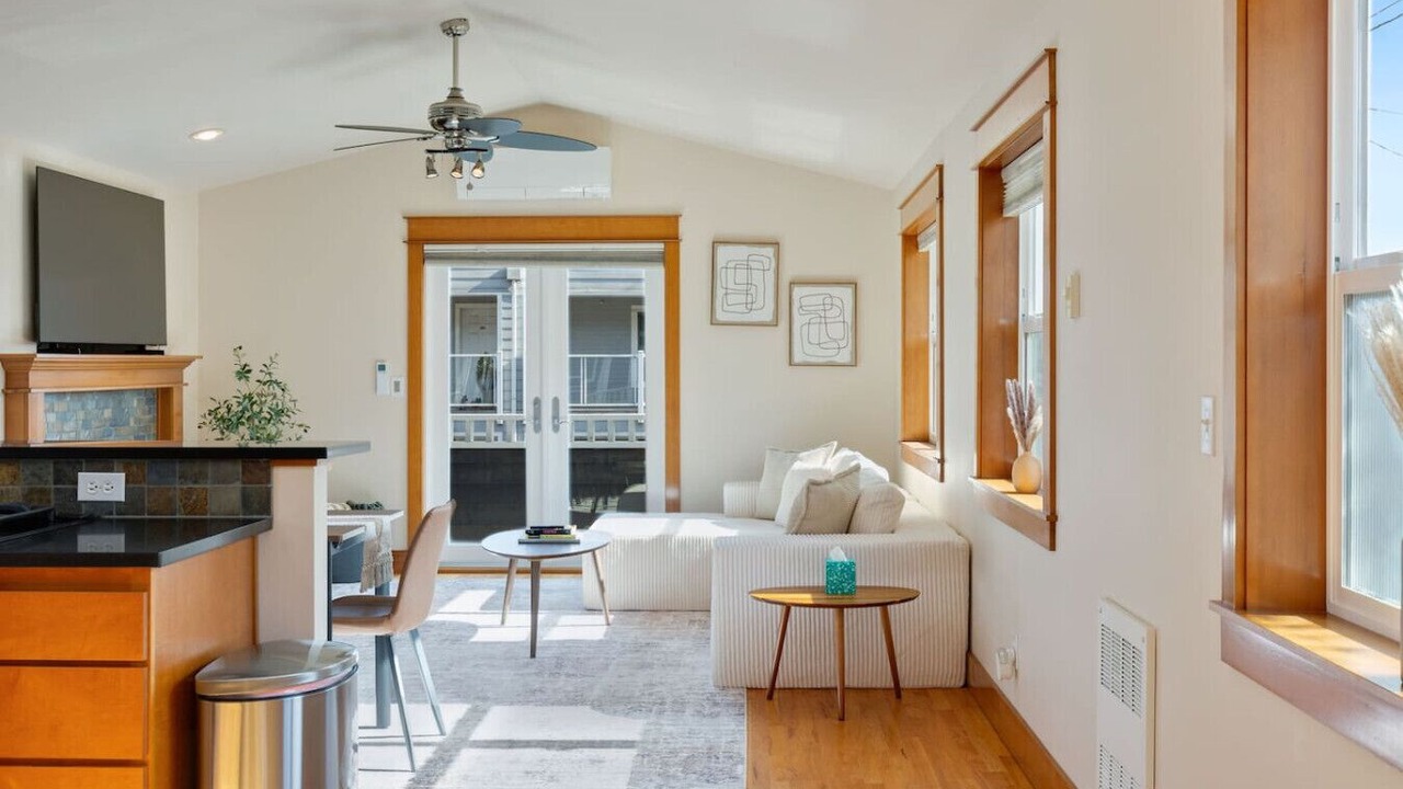 Photo of Livingroom in North Admiral