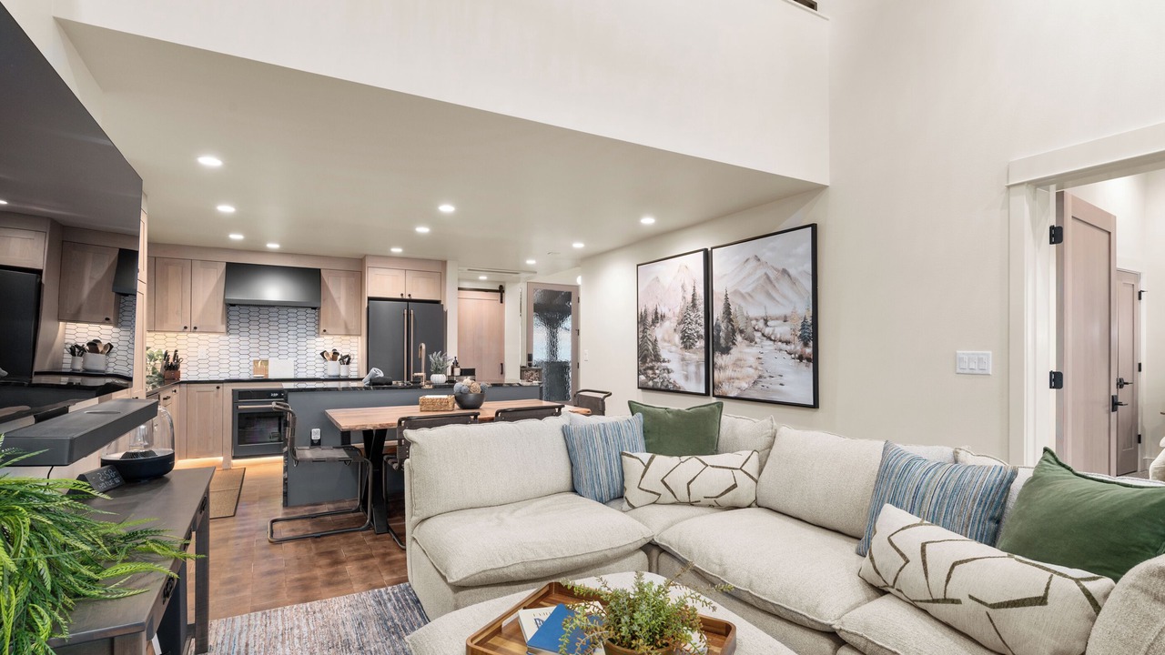 Photo of Livingroom in Wapato Point