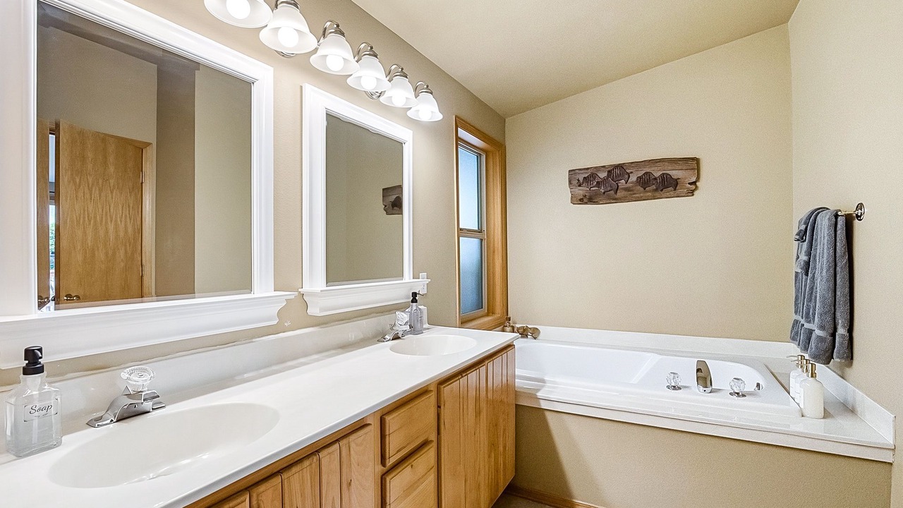 Photo of Bathroom in Gold Bar