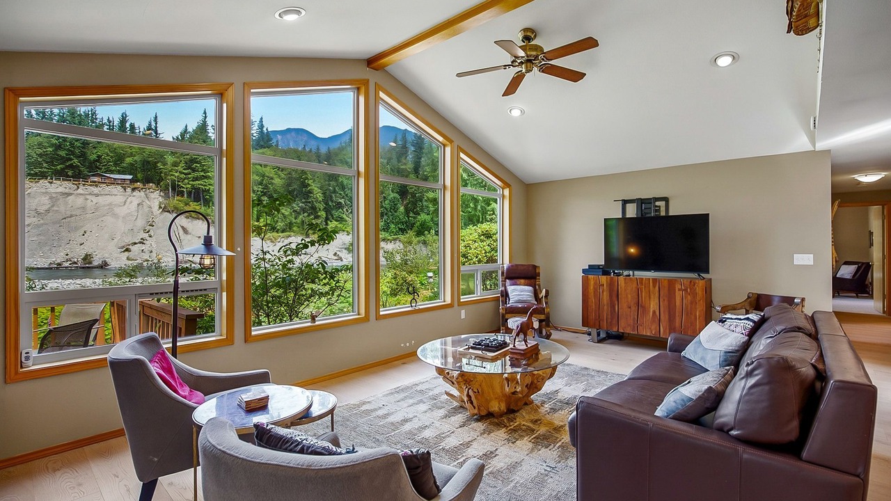 Photo of Livingroom in Gold Bar