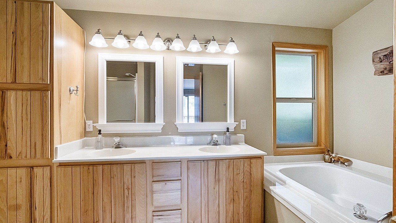 Photo of Bathroom in Gold Bar