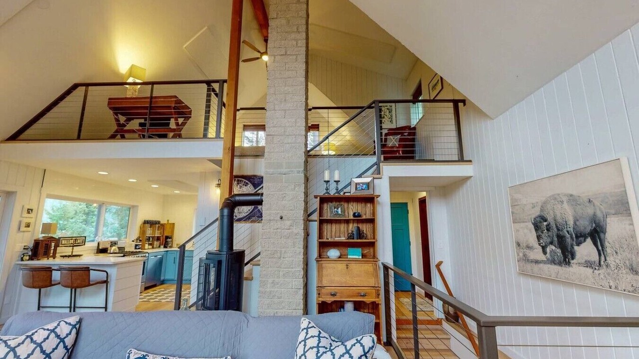 Photo of Livingroom in Enterprise