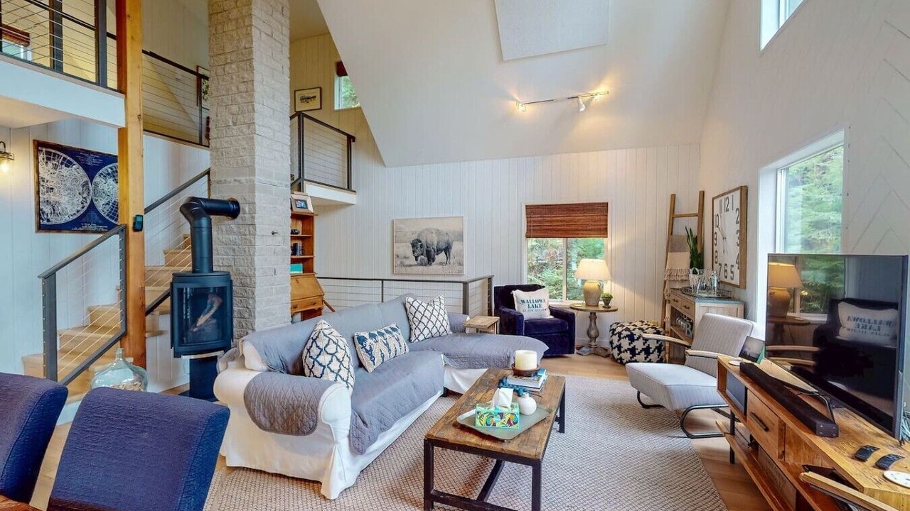Photo of Livingroom in Enterprise