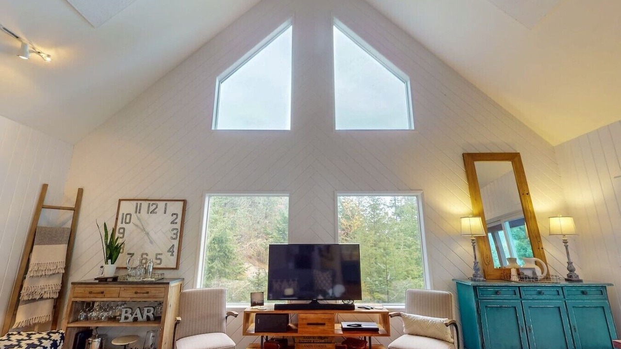 Photo of Livingroom in Enterprise