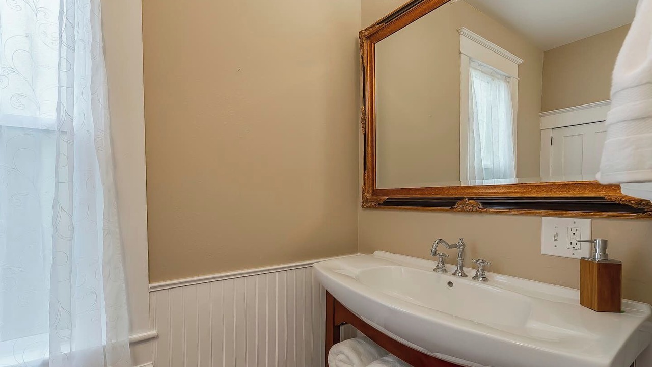 Photo of Bathroom in Garden District