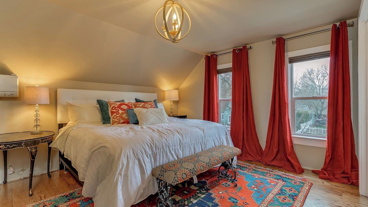 Photo of Bedroom in Garden District