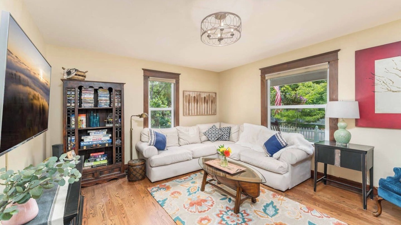 Photo of Bedroom in Garden District