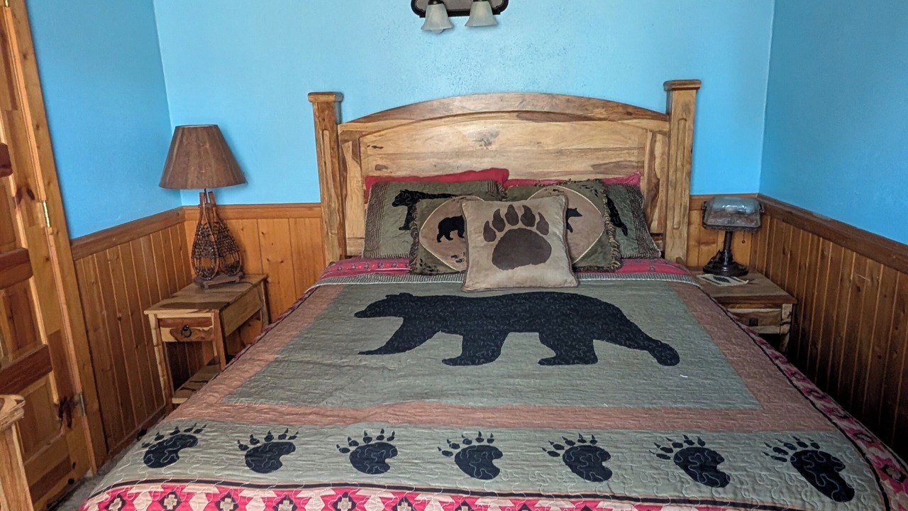 Photo of Bedroom in Chiloquin