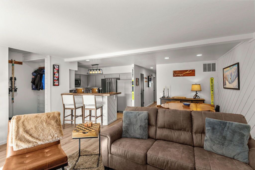 Photo of Livingroom in Elkhorn Village
