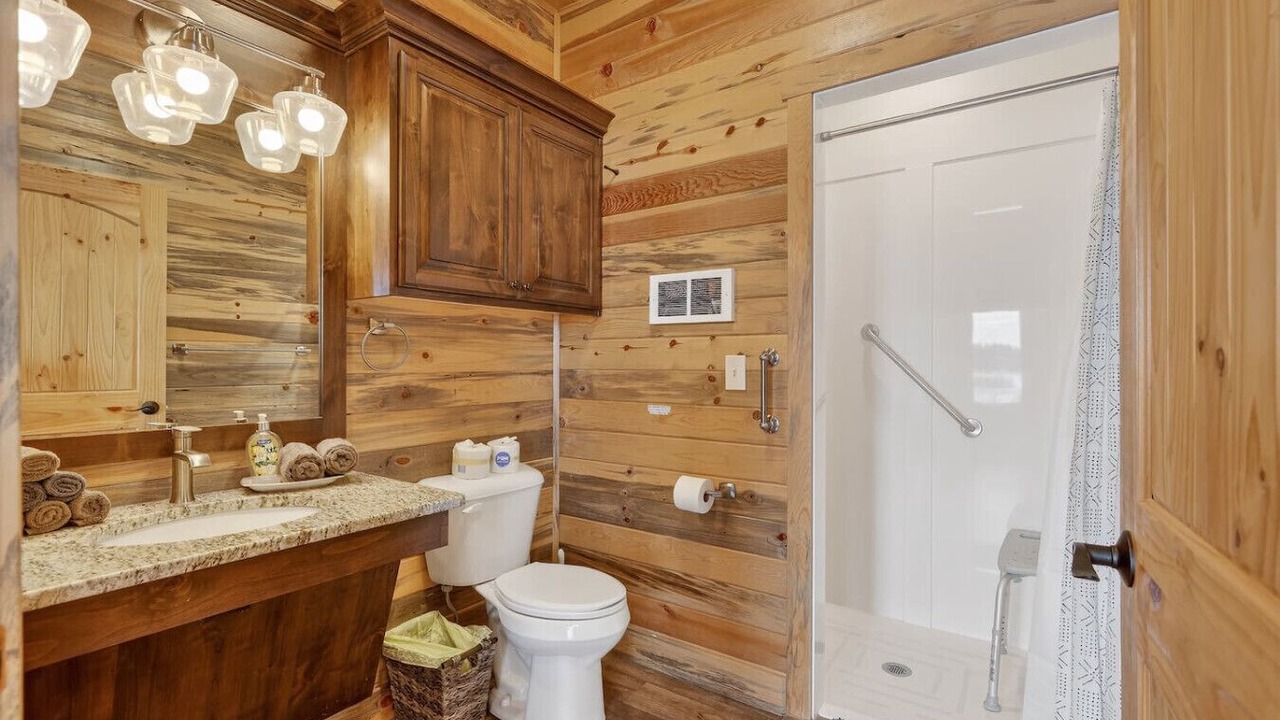 Photo of Bathroom in Island Park