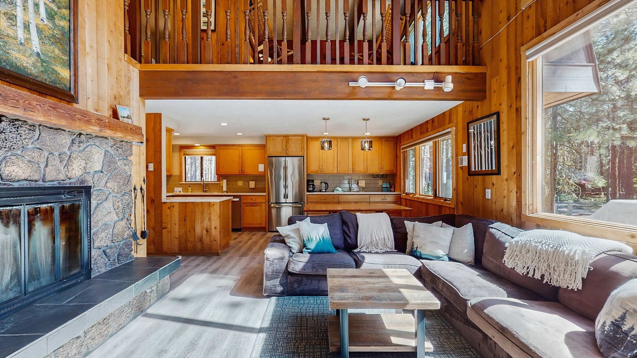 Photo of Livingroom in Black Butte Ranch