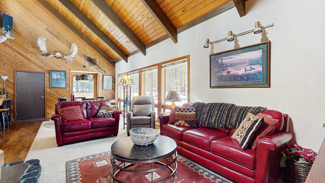 Photo of Livingroom in Black Butte Ranch