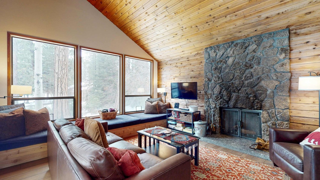 Photo of Livingroom in Black Butte Ranch