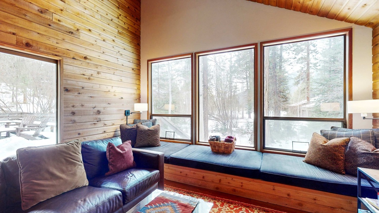 Photo of Livingroom in Black Butte Ranch